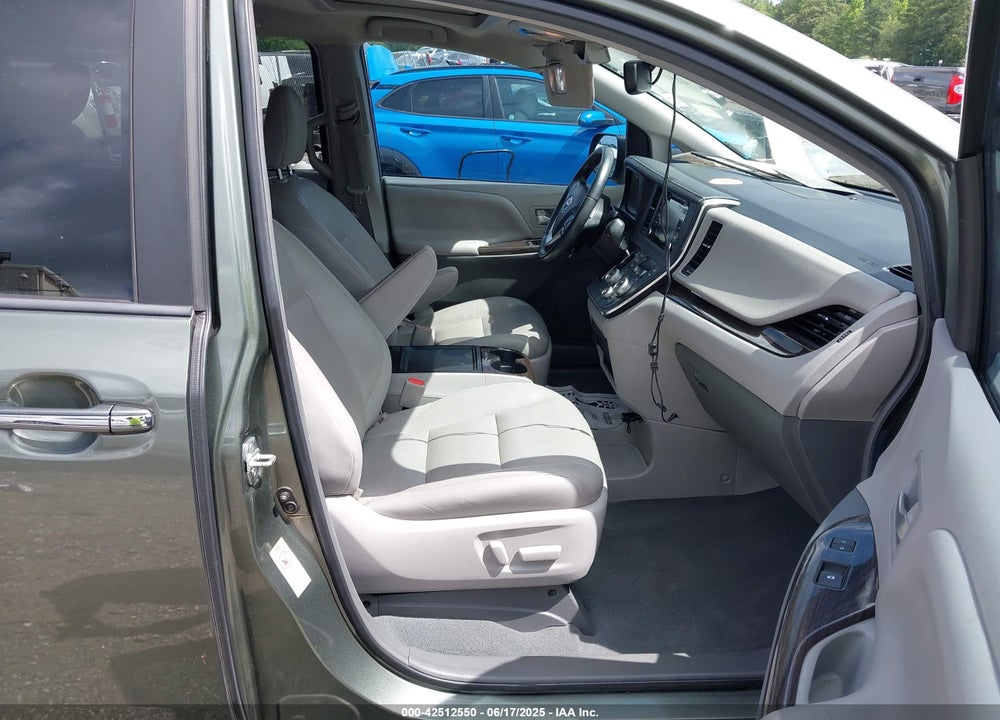 2019 TOYOTA SIENNA XLE 8 PASSENGER VIN: 5TDYZ3DC4KS994778