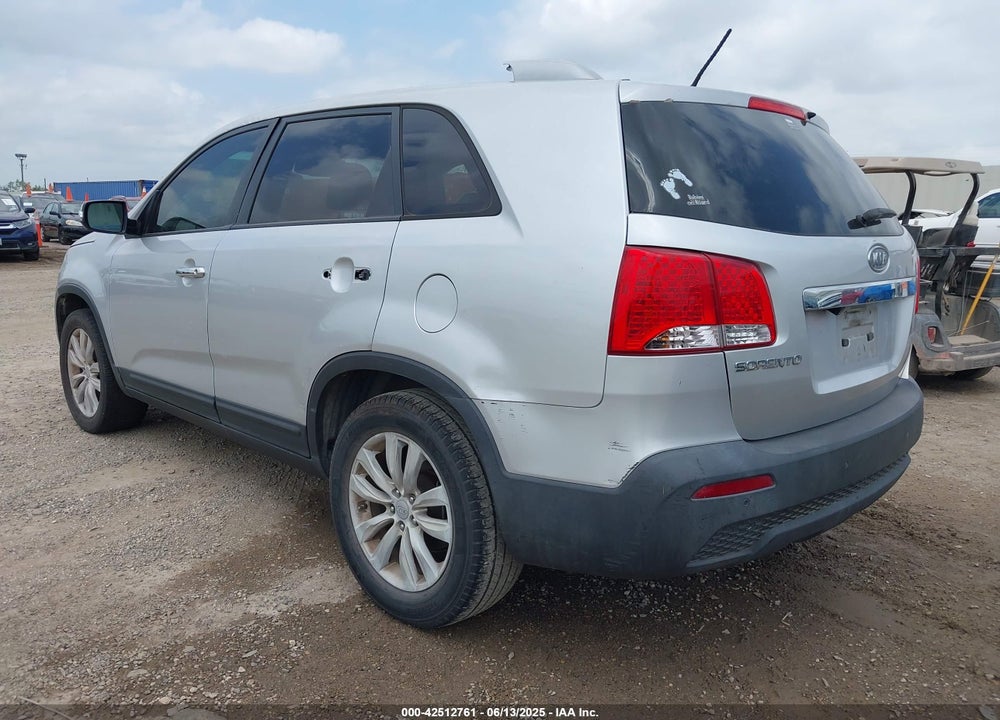 2011 KIA SORENTO LX V6 VIN: 5XYKT4A21BG075391