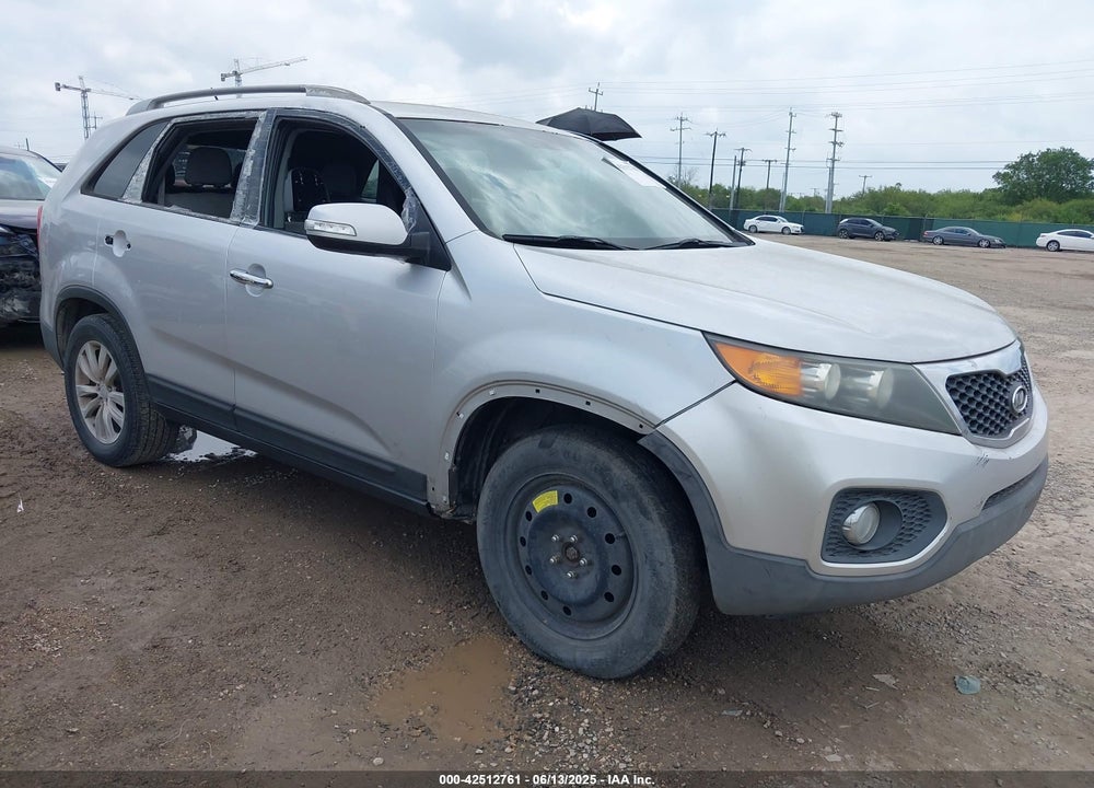 2011 KIA SORENTO LX V6 VIN: 5XYKT4A21BG075391