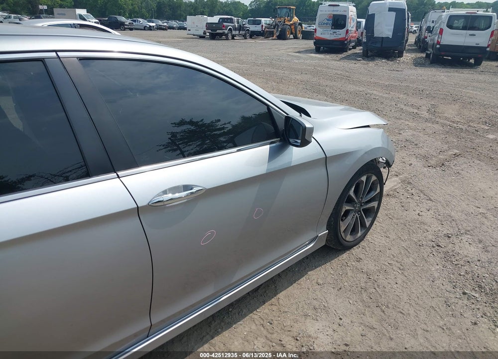 2016 HONDA ACCORD VIN: 1HGCR2F52GA057114