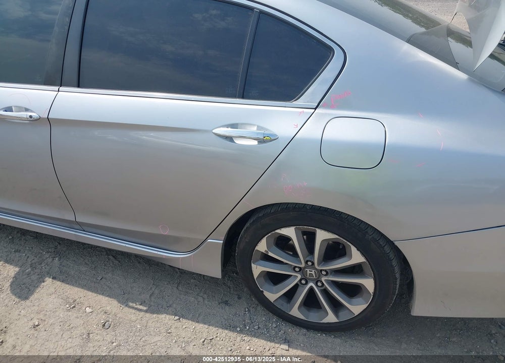 2016 HONDA ACCORD VIN: 1HGCR2F52GA057114
