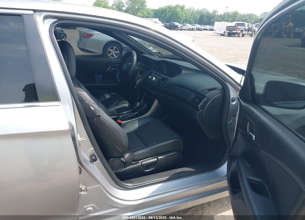 2016 HONDA ACCORD VIN: 1HGCR2F52GA057114