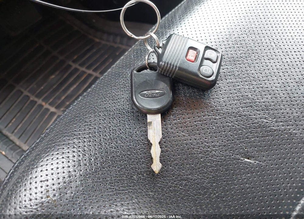 2005 FORD ESCAPE LIMITED VIN: 1FMCU04175KA81266