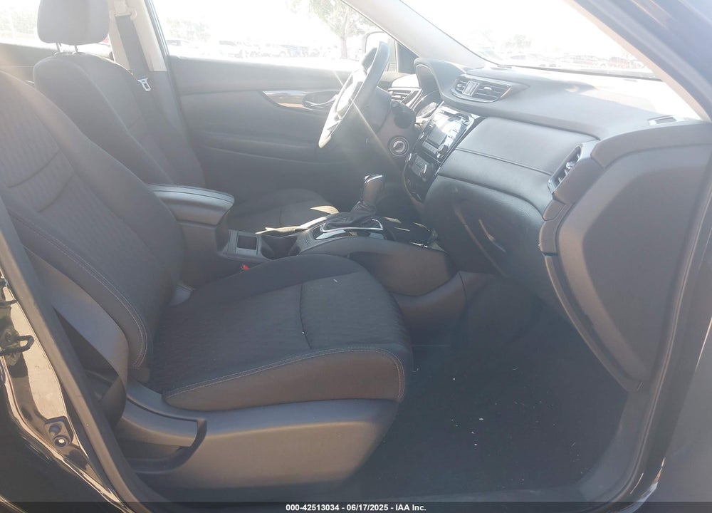 2017 NISSAN ROGUE VIN: 5N1AT2MV6HC817931
