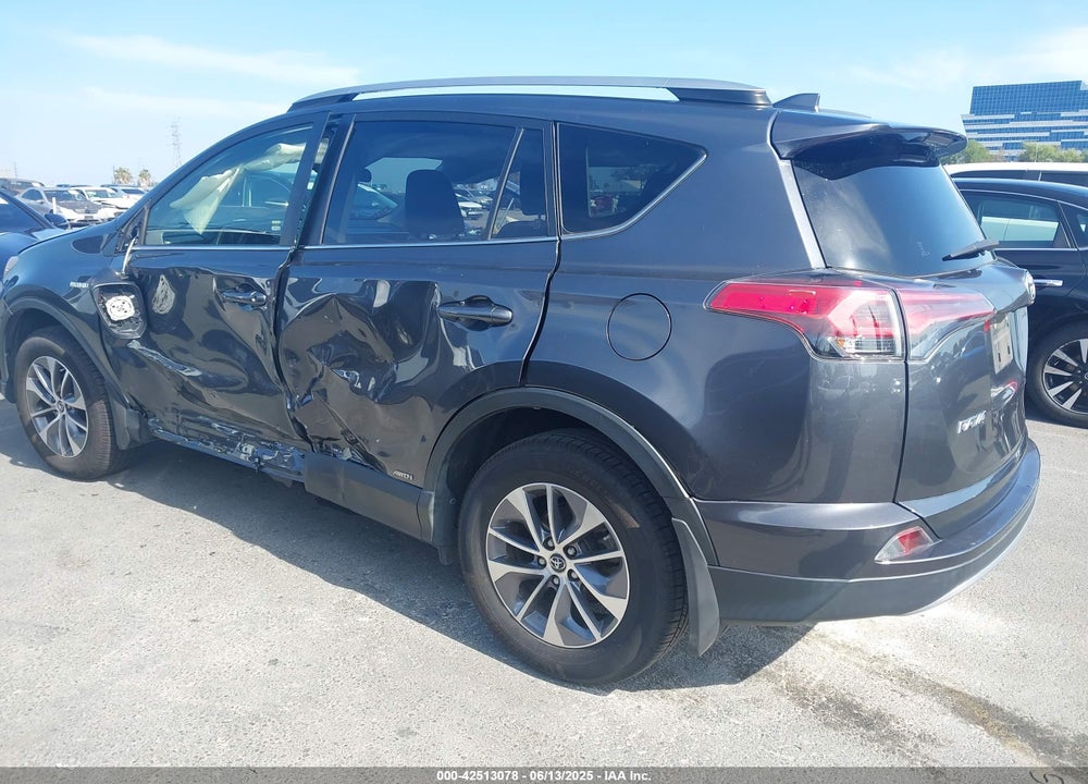 2018 TOYOTA RAV4 HYBRID XLE VIN: JTMRJREV5JD240054