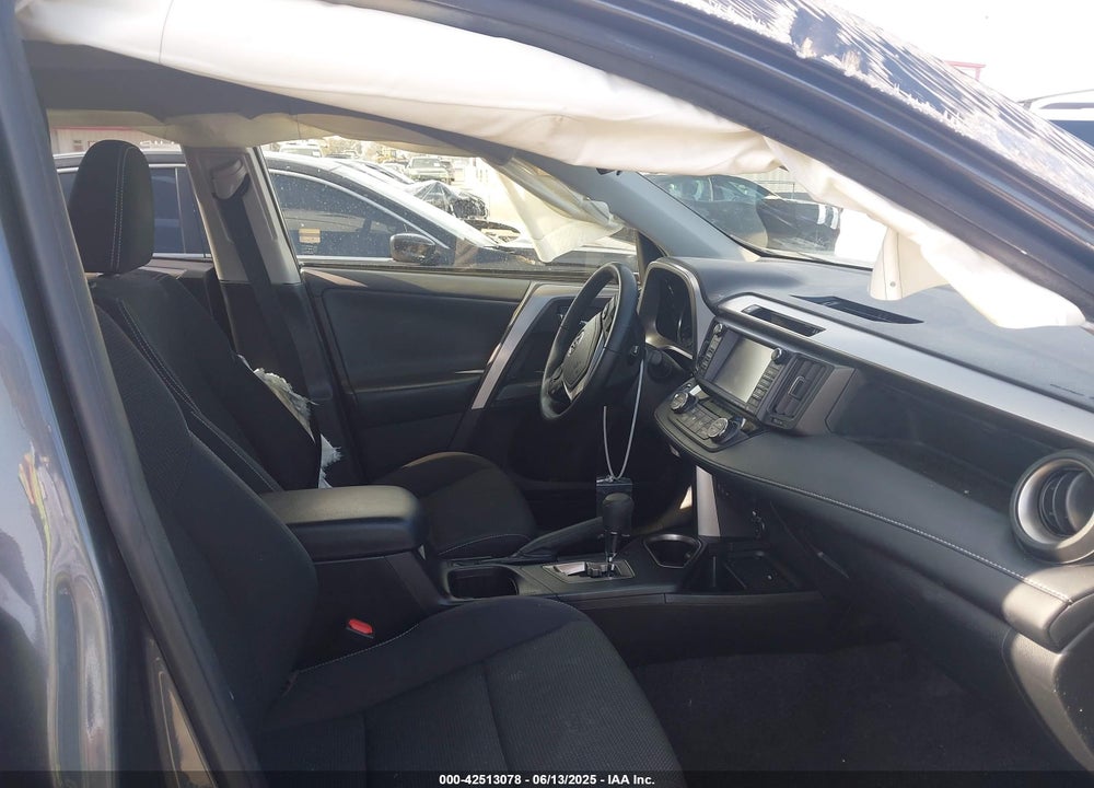 2018 TOYOTA RAV4 HYBRID XLE VIN: JTMRJREV5JD240054