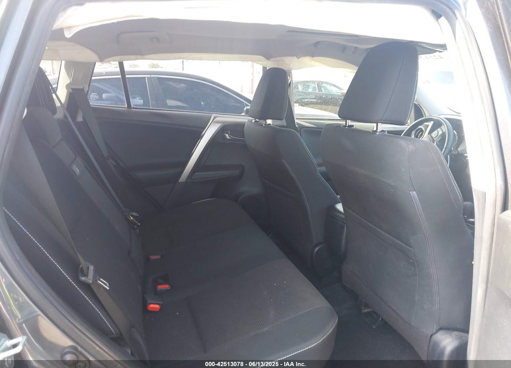 2018 TOYOTA RAV4 HYBRID XLE VIN: JTMRJREV5JD240054