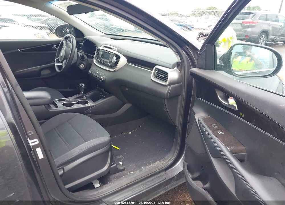 2016 KIA SORENTO VIN: 5XYPGDA38GG165129