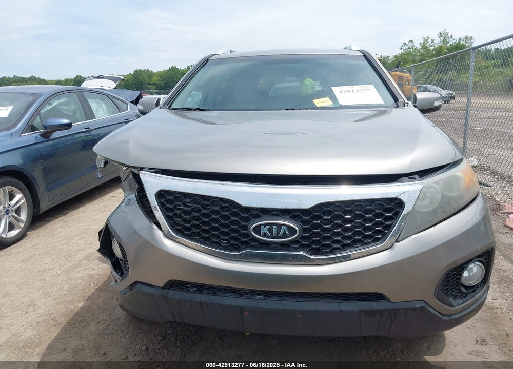 2011 KIA SORENTO LX VIN: 5XYKT3A17BG085814
