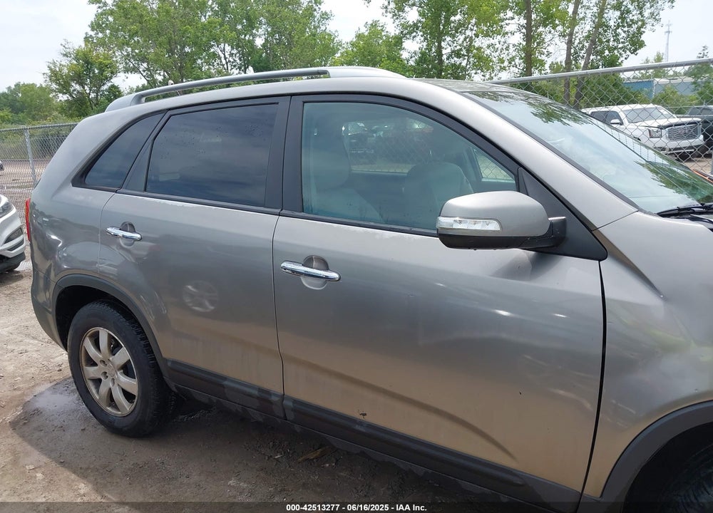 2011 KIA SORENTO LX VIN: 5XYKT3A17BG085814