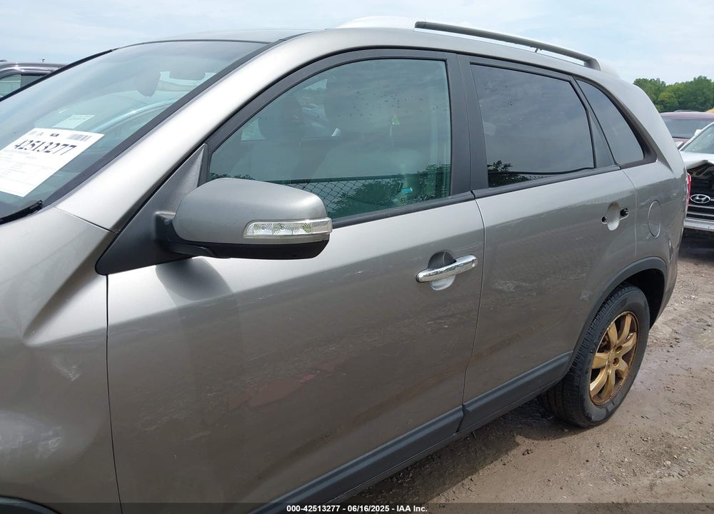 2011 KIA SORENTO LX VIN: 5XYKT3A17BG085814