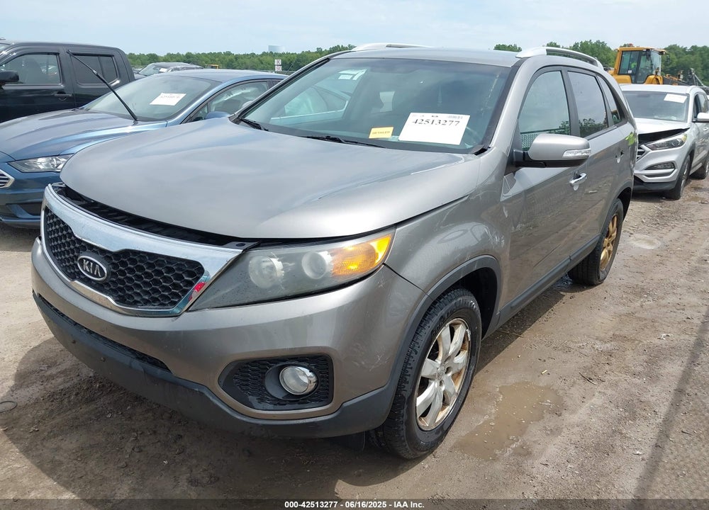 2011 KIA SORENTO LX VIN: 5XYKT3A17BG085814