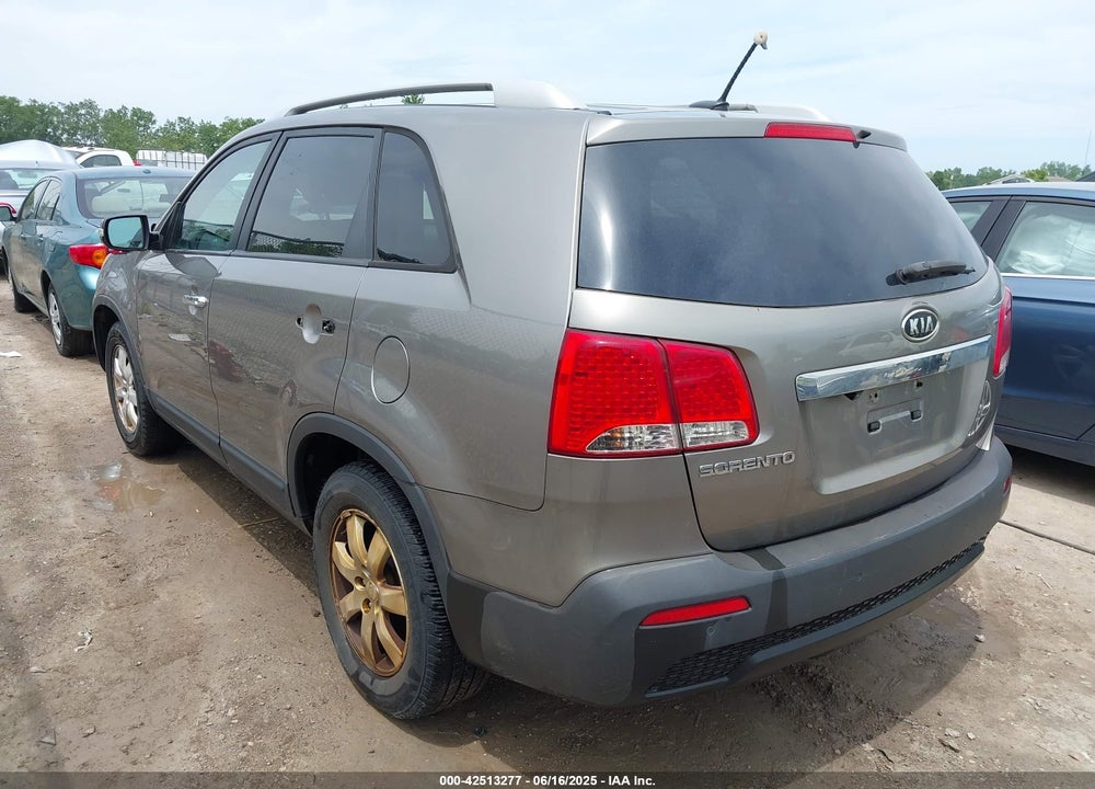 2011 KIA SORENTO LX VIN: 5XYKT3A17BG085814