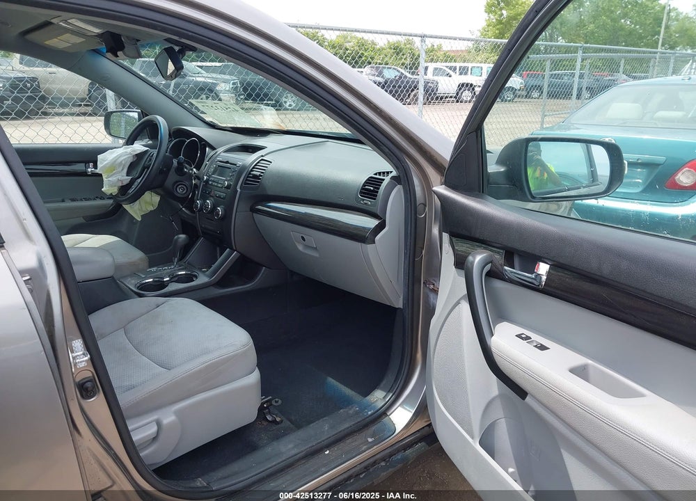 2011 KIA SORENTO LX VIN: 5XYKT3A17BG085814