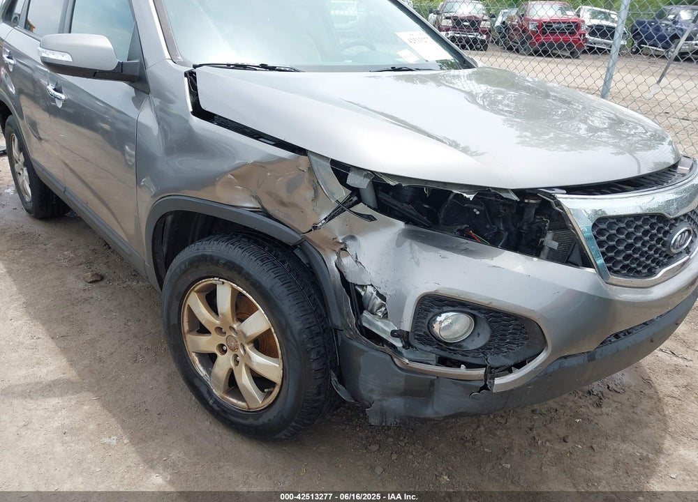 2011 KIA SORENTO LX VIN: 5XYKT3A17BG085814
