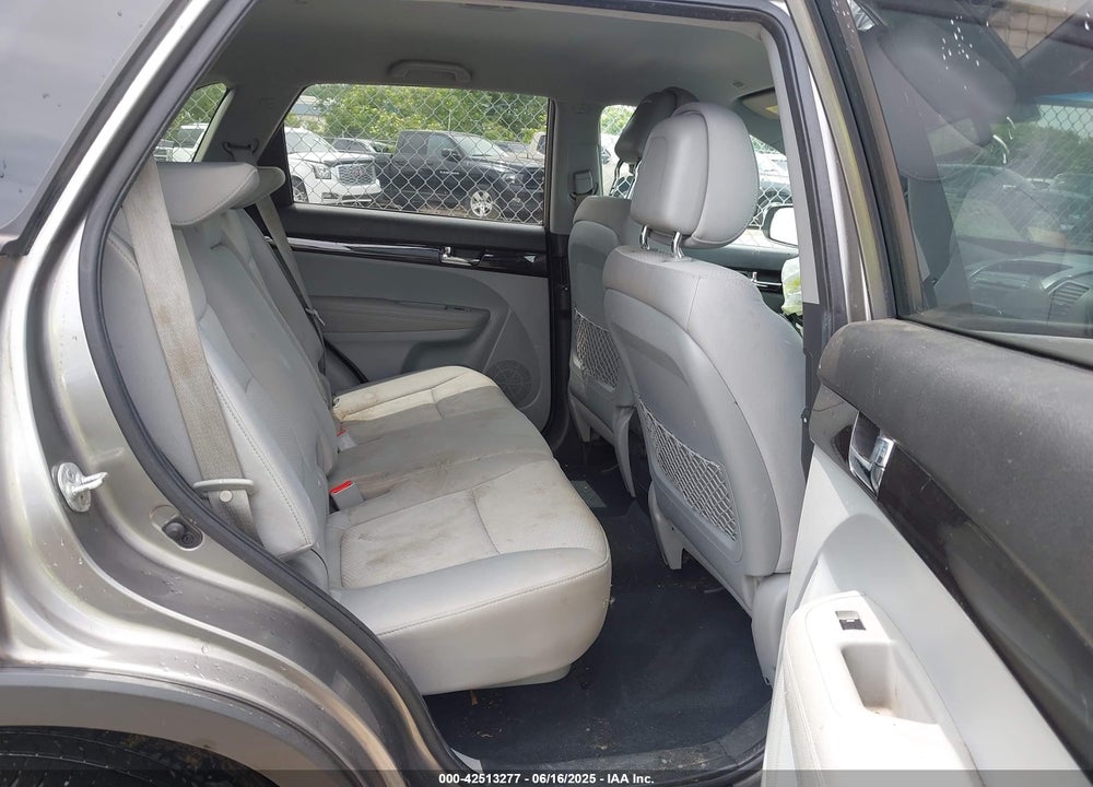 2011 KIA SORENTO LX VIN: 5XYKT3A17BG085814