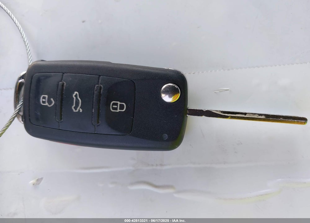 2013 VOLKSWAGEN JETTA VIN: 3VWDP7AJ0DM367686