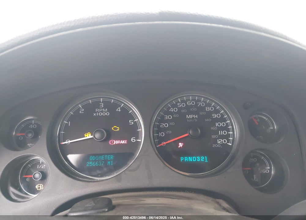 2007 CHEVROLET SUBURBAN 1500 VIN: 1GNFC16077R223342