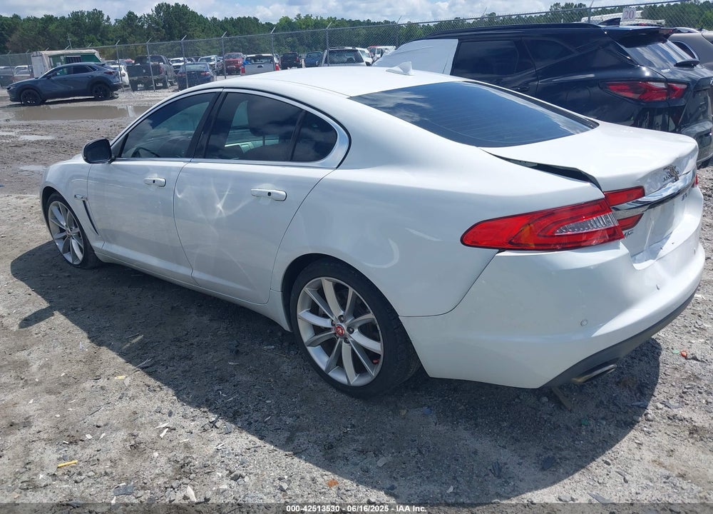 2015 JAGUAR XF VIN: SAJWA0F79F8U64380