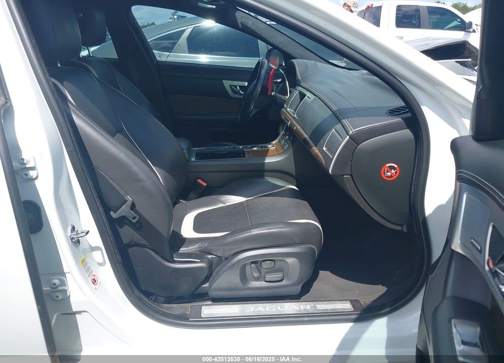 2015 JAGUAR XF VIN: SAJWA0F79F8U64380