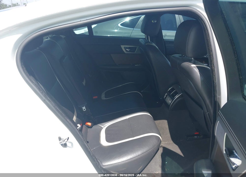 2015 JAGUAR XF VIN: SAJWA0F79F8U64380
