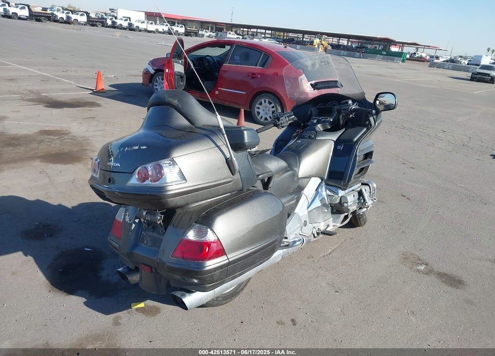 2010 HONDA GL1800 VIN: 1HFSC47G1AA901163