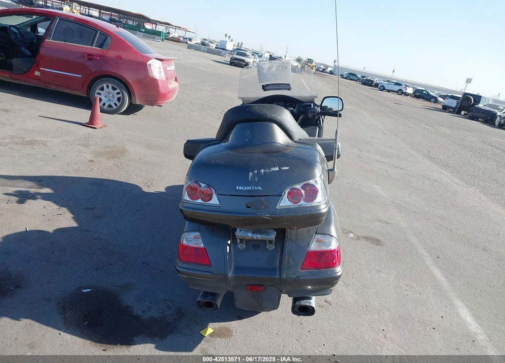 2010 HONDA GL1800 VIN: 1HFSC47G1AA901163