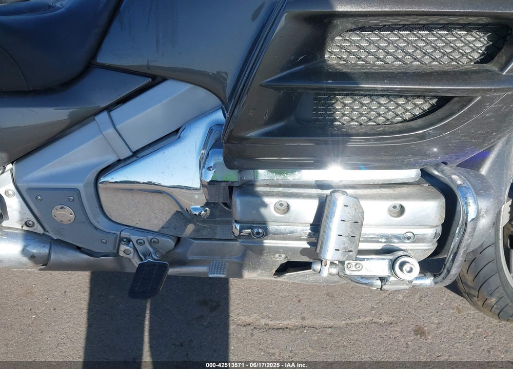 2010 HONDA GL1800 VIN: 1HFSC47G1AA901163