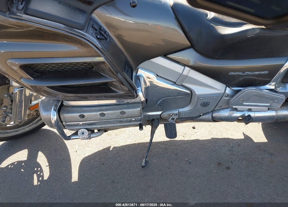 2010 HONDA GL1800 VIN: 1HFSC47G1AA901163