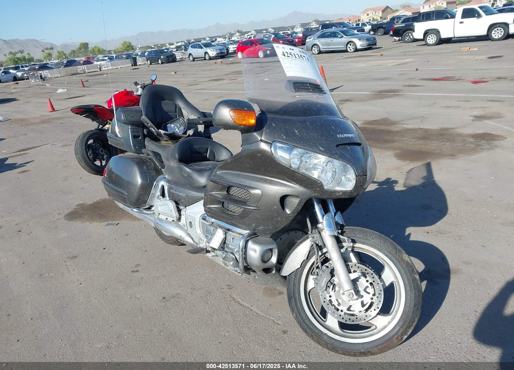 2010 HONDA GL1800 VIN: 1HFSC47G1AA901163
