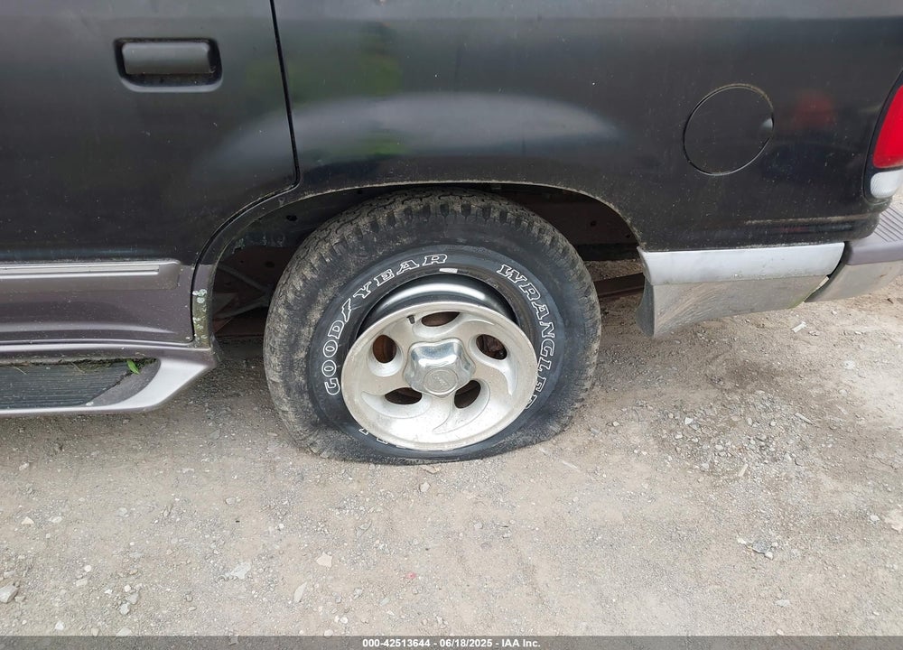 1996 FORD EXPLORER VIN: 1FMDU34X7TZB67613