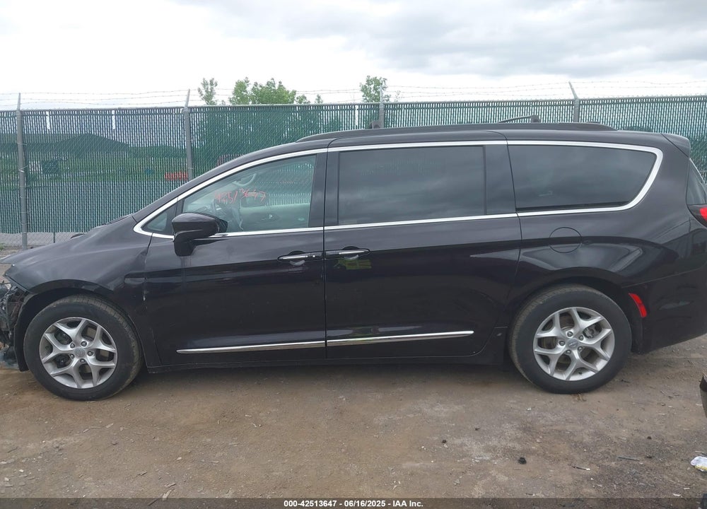 2017 CHRYSLER PACIFICA TOURING L VIN: 2C4RC1BG6HR654386
