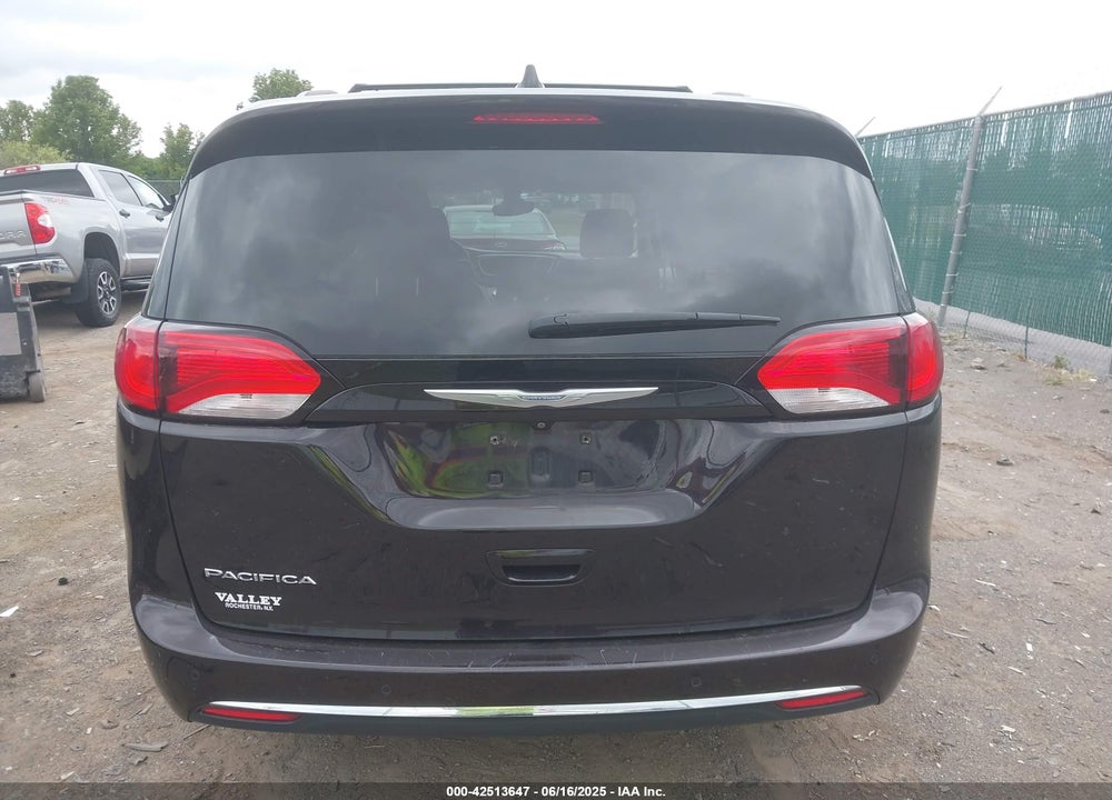 2017 CHRYSLER PACIFICA TOURING L VIN: 2C4RC1BG6HR654386