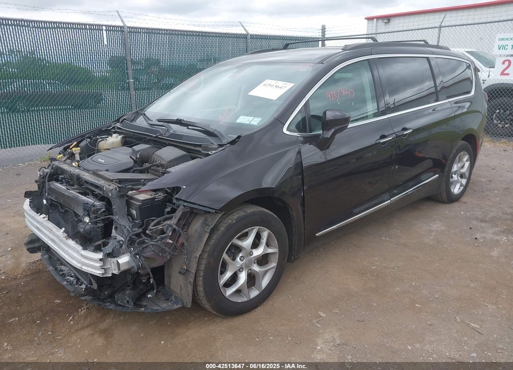 2017 CHRYSLER PACIFICA TOURING L VIN: 2C4RC1BG6HR654386