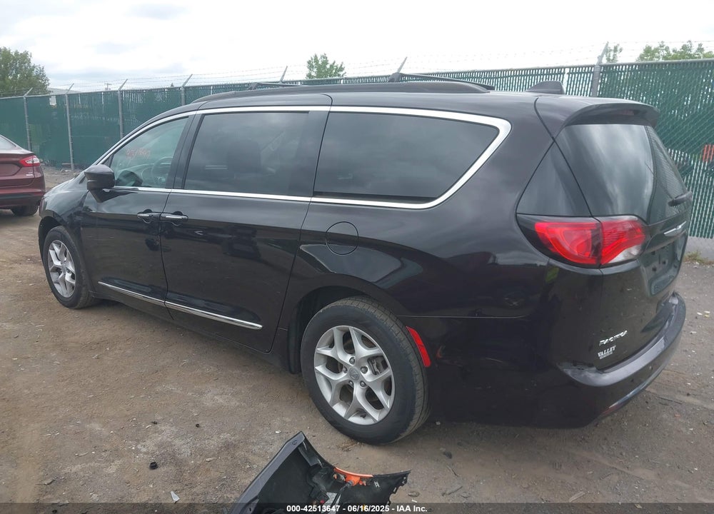 2017 CHRYSLER PACIFICA TOURING L VIN: 2C4RC1BG6HR654386