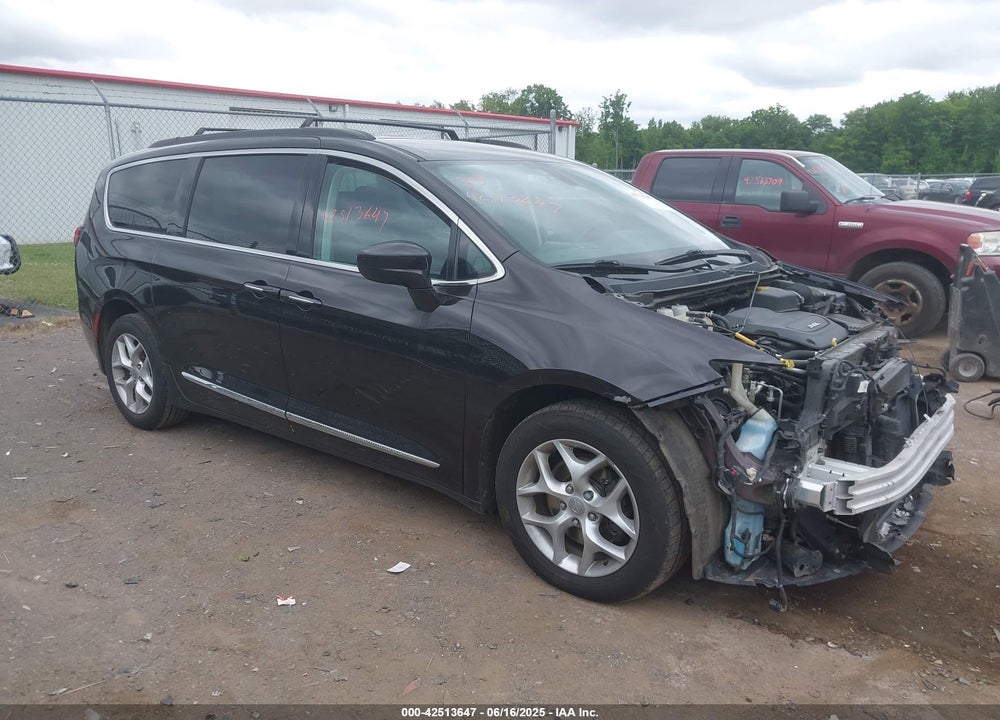 2017 CHRYSLER PACIFICA TOURING L VIN: 2C4RC1BG6HR654386