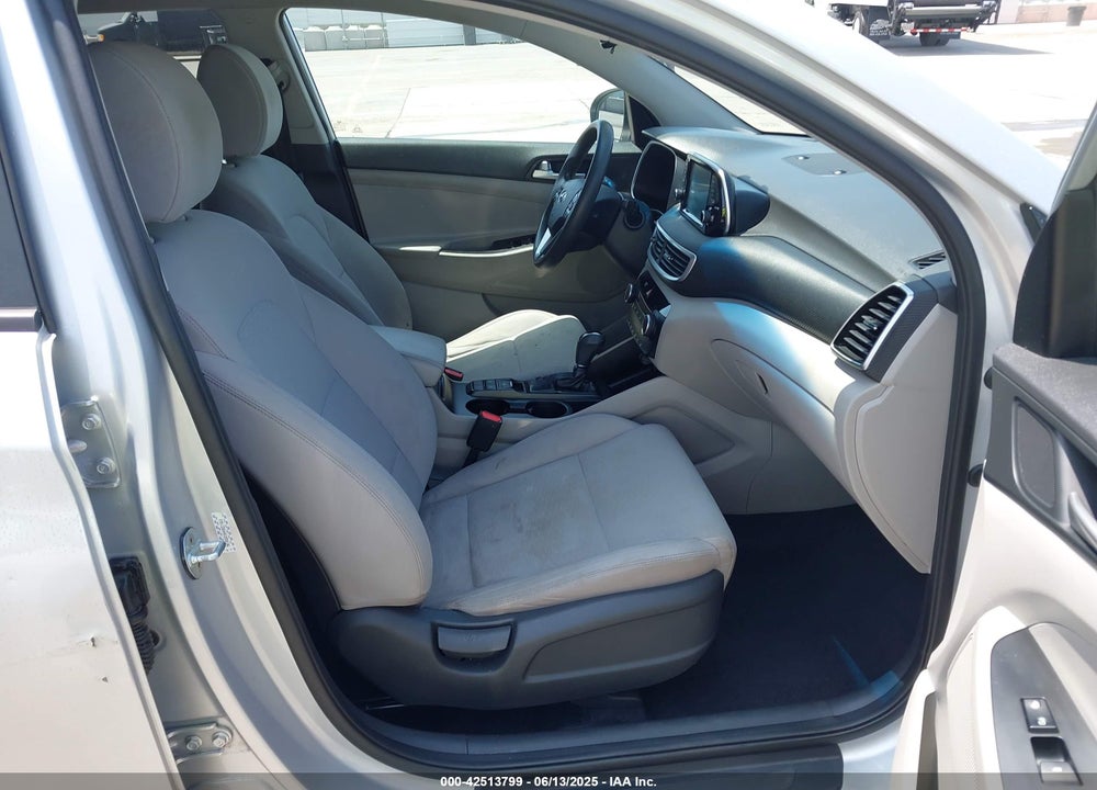 2019 HYUNDAI TUCSON VIN: KM8J33A44KU850106