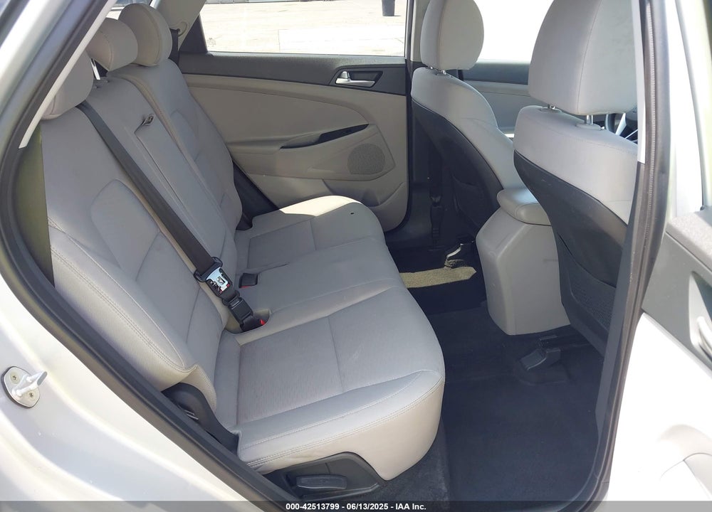 2019 HYUNDAI TUCSON VIN: KM8J33A44KU850106
