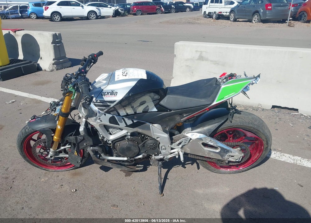 2017 APRILIA TUONO V4 1100 FACTORY VIN: ZD4KGUA01HS000085
