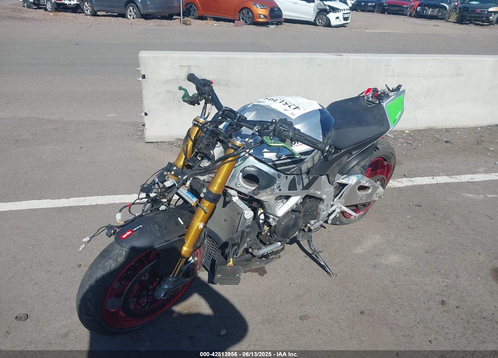 2017 APRILIA TUONO V4 1100 FACTORY VIN: ZD4KGUA01HS000085