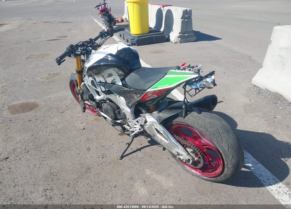 2017 APRILIA TUONO V4 1100 FACTORY VIN: ZD4KGUA01HS000085