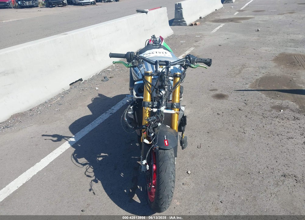 2017 APRILIA TUONO V4 1100 FACTORY VIN: ZD4KGUA01HS000085