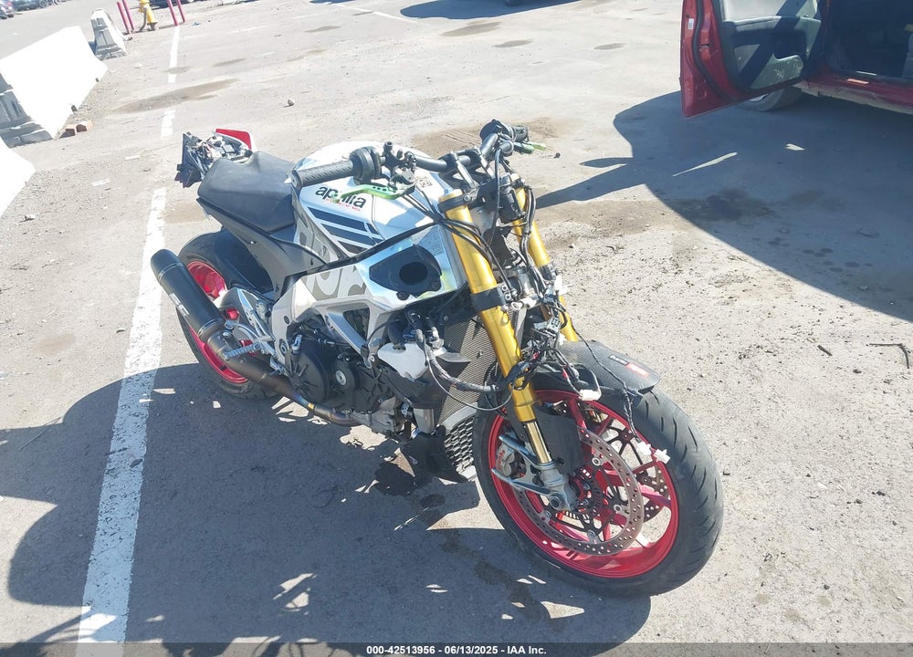 2017 APRILIA TUONO V4 1100 FACTORY VIN: ZD4KGUA01HS000085