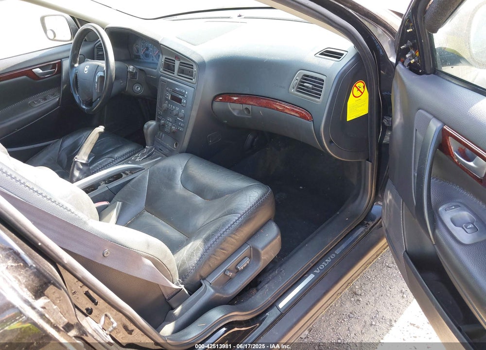 2001 VOLVO V70 XC VIN: YV1SZ58D011023383