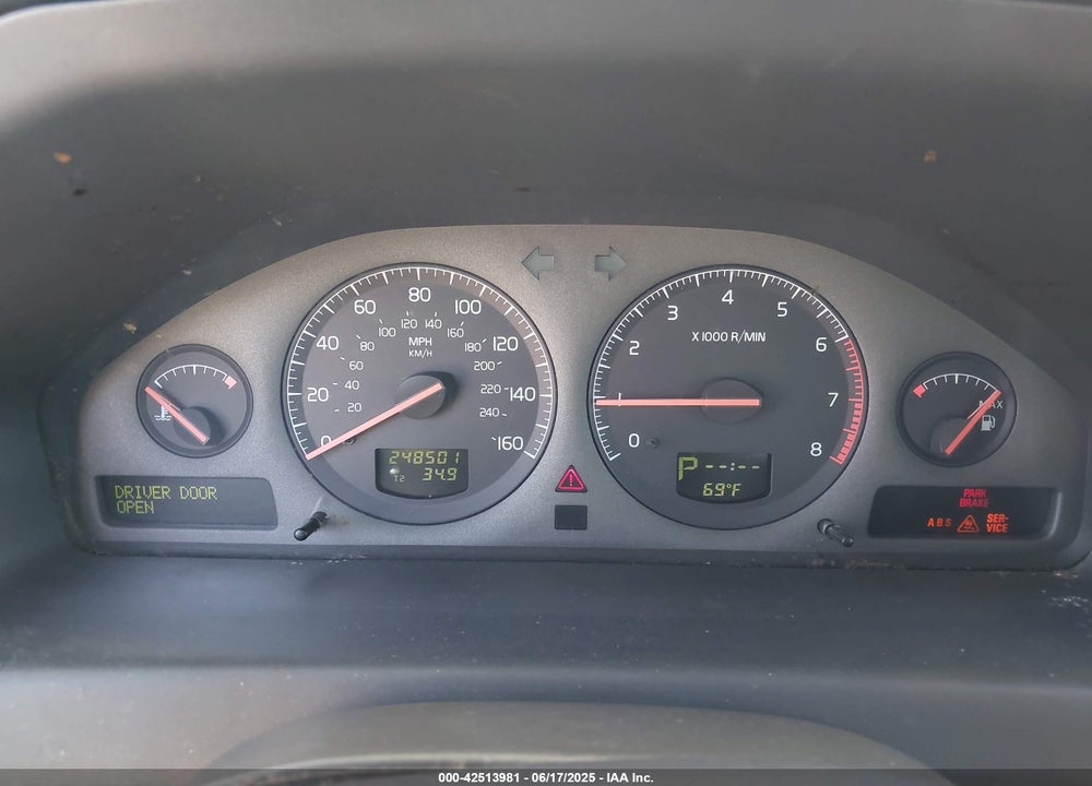 2001 VOLVO V70 XC VIN: YV1SZ58D011023383
