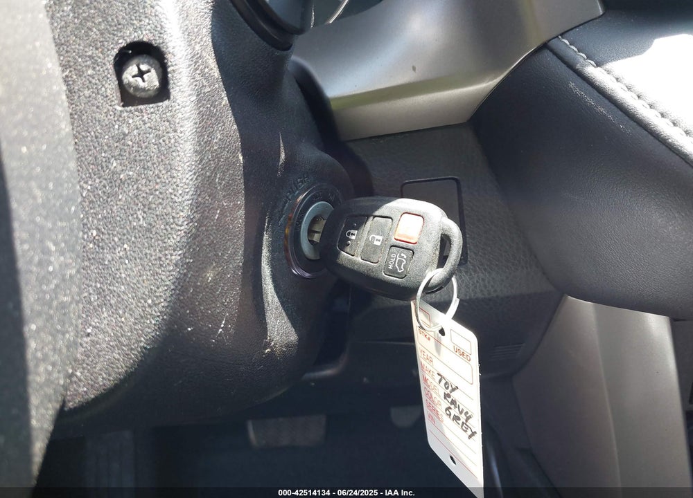 2016 TOYOTA RAV4 XLE VIN: 2T3RFREV2GW505011