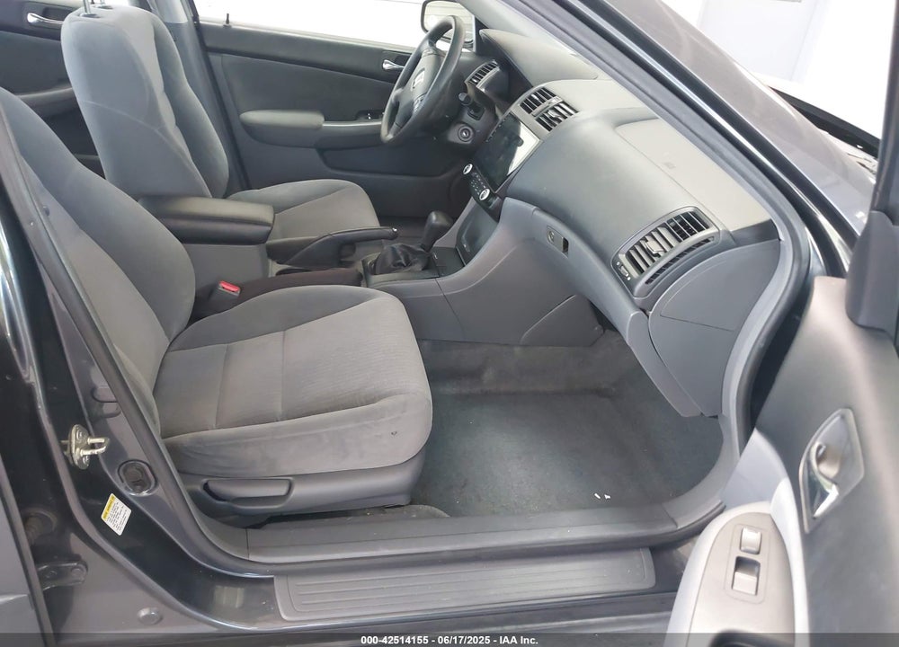 2005 HONDA ACCORD 3.0 LX VIN: 1HGCM66305A004798