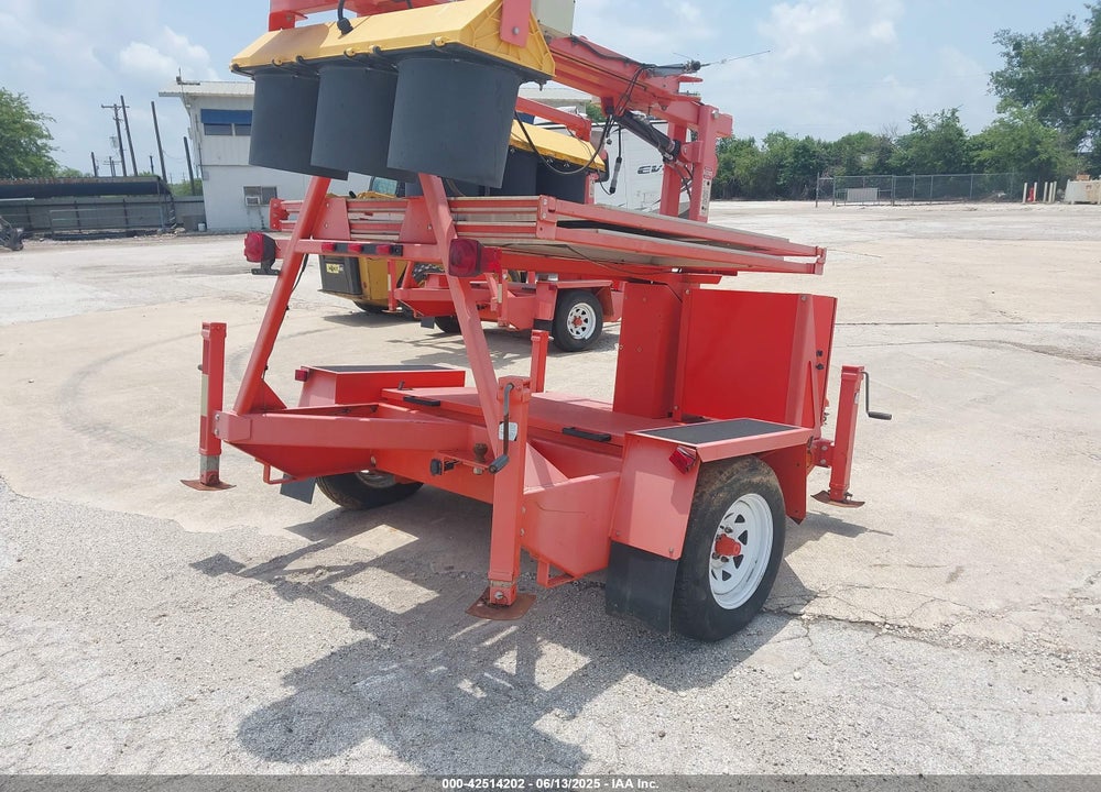 2013 BELL MACHINE TRAFFIC SIGNAL VIN: 2EL657560