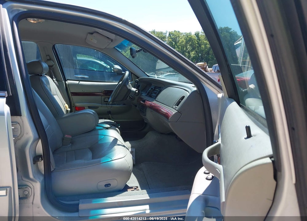 2001 MERCURY GRAND MARQUIS LS VIN: 2MEFM75W01X605304