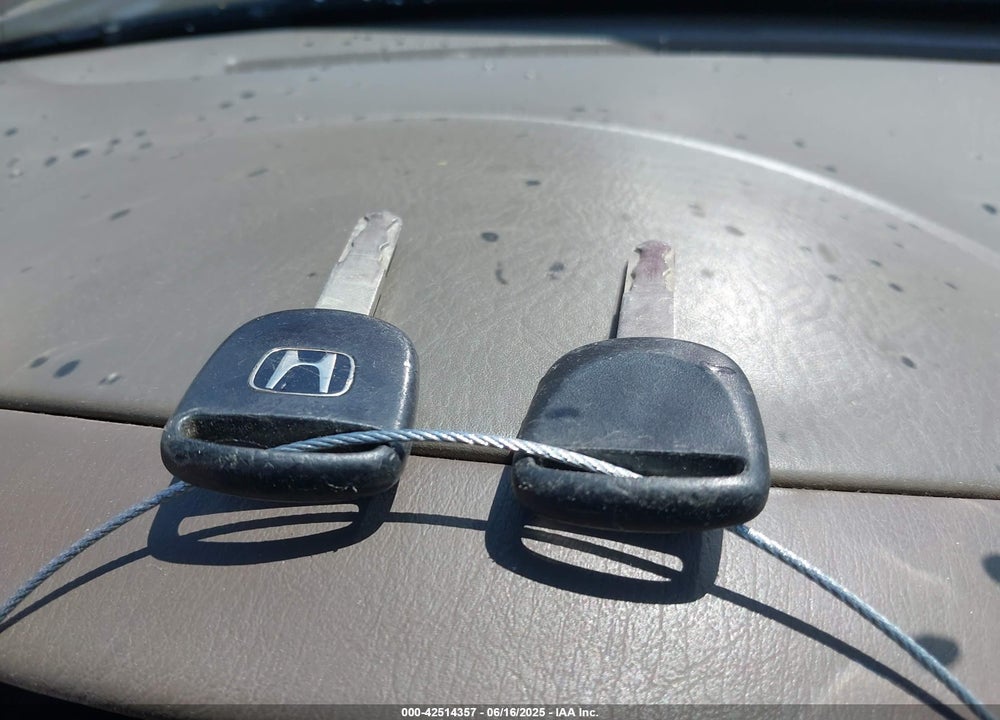 2003 HONDA CIVIC LX VIN: 2HGES16563H593082
